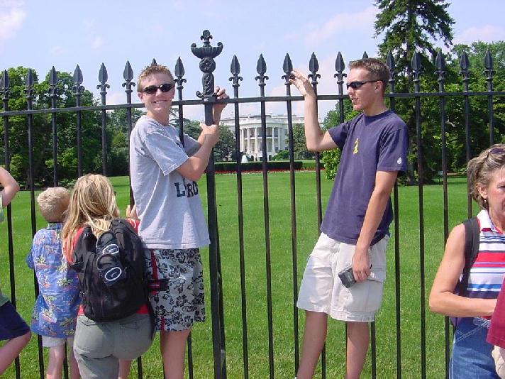 WhiteHouse-boys.jpg (93142 bytes)