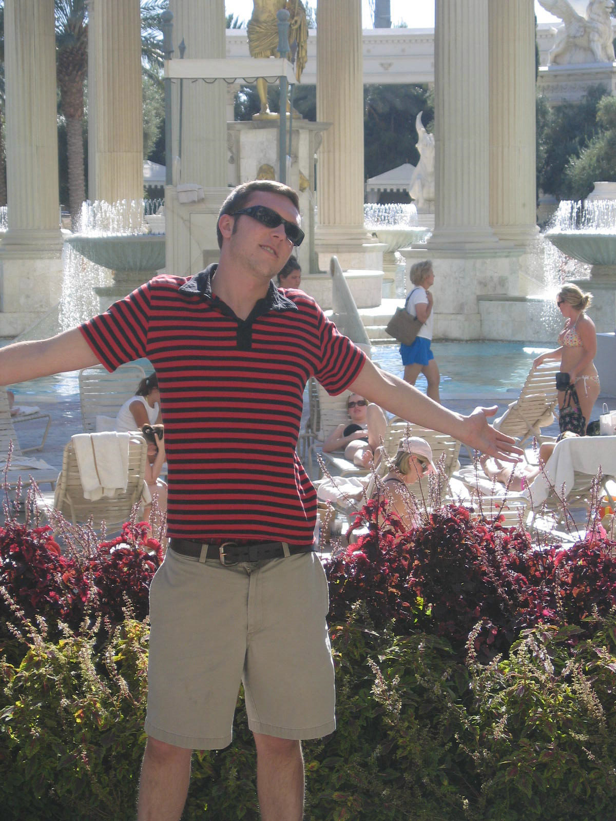 Lee Caesar's.jpg (517949 bytes)