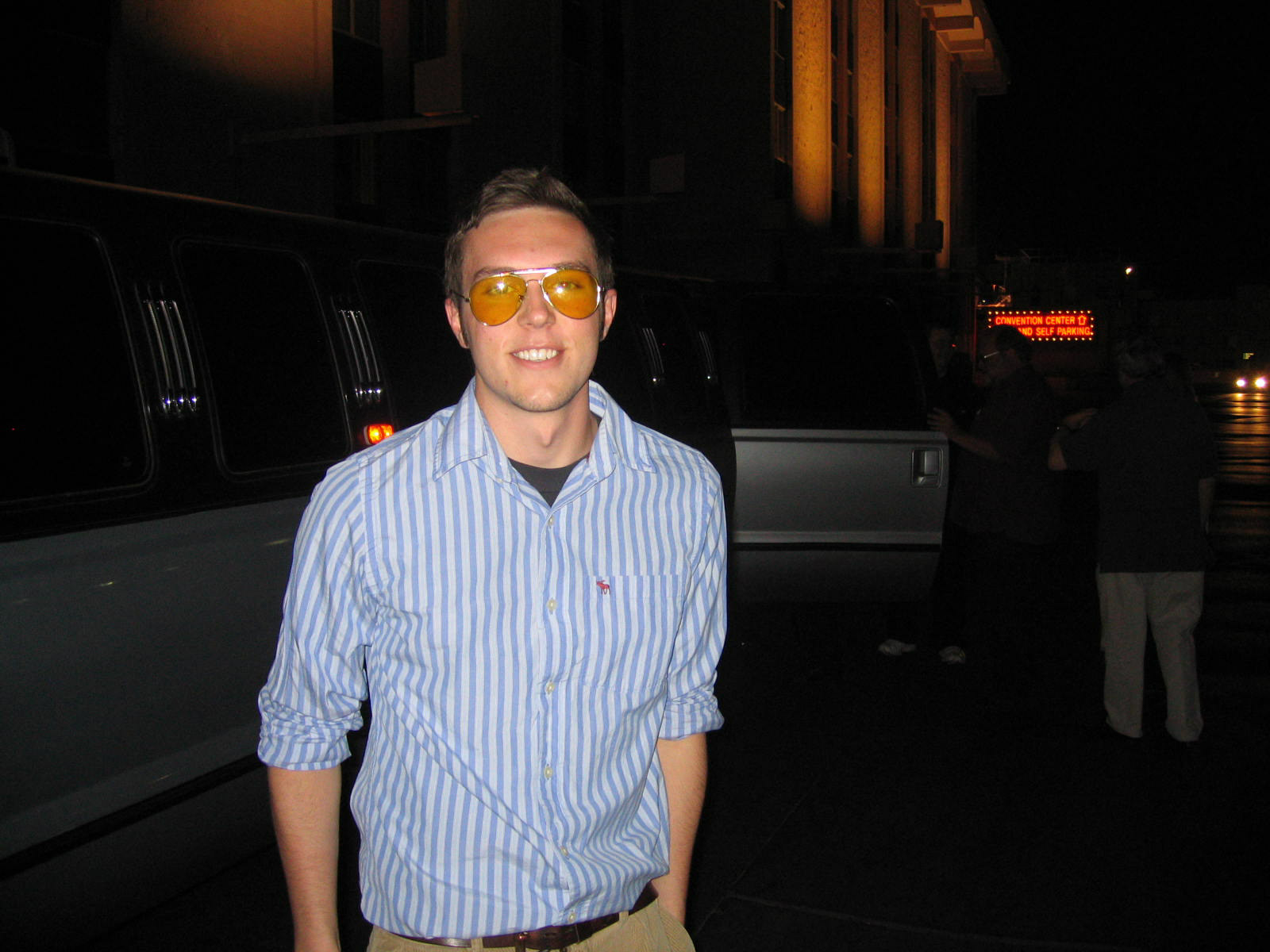 Lee as Hunter.jpg (279693 bytes)