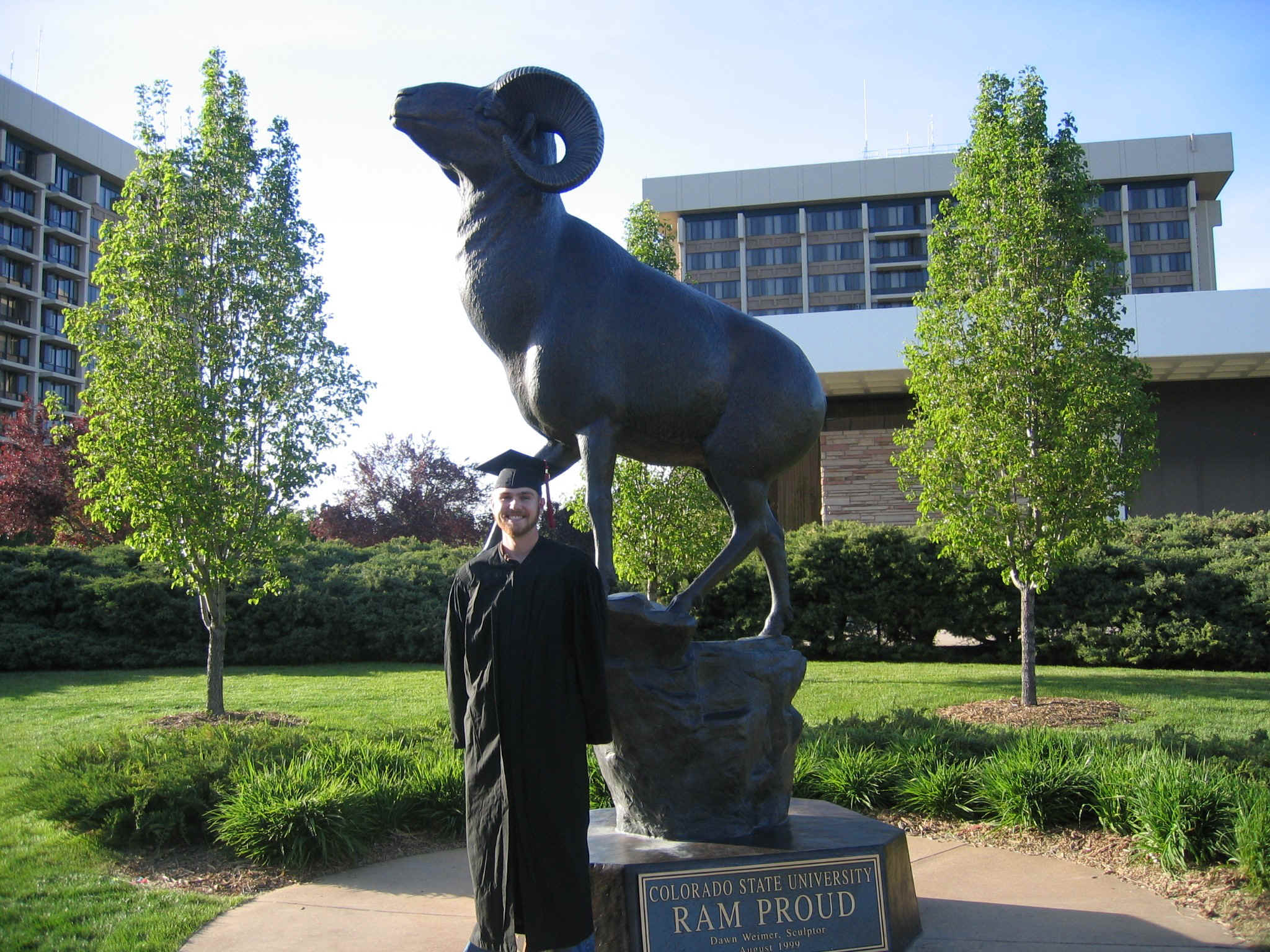 Scotty_Grad1.jpg (382186 bytes)